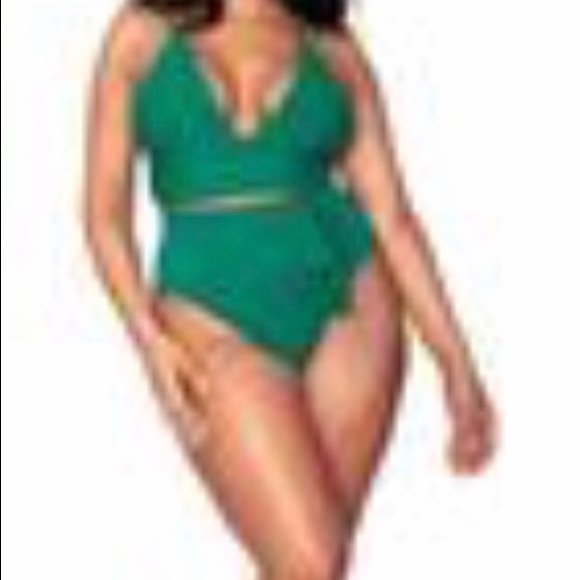 Two piece bathing suite - Picture 4 of 4